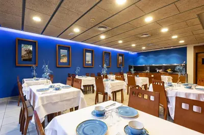 Un restaurante o sitio para comer en Bed and Breakfast El Pekinaire