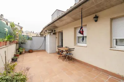 Un balcón o terraza de Apartamento con dos grandes terrazas en Girona