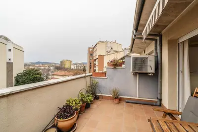 Un balcón o terraza de Apartamento con dos grandes terrazas en Girona