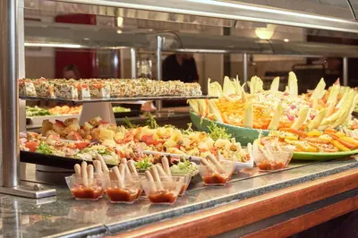 Comida en o cerca de este hotel