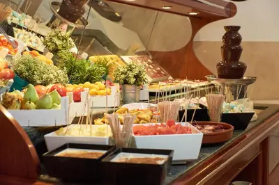 Comida en o cerca de este hotel