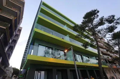 Edificio en el que se encuentra el apartahotel