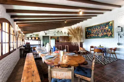 Un restaurante o sitio para comer en Costa Maresme Apartment