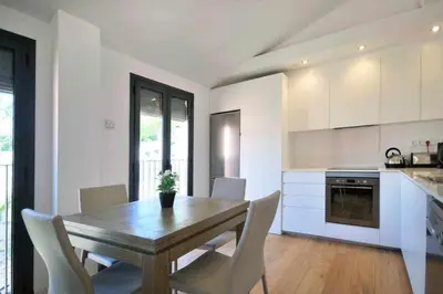 Una cocina o zona de cocina en Stunning apartment w amazing views in Girona