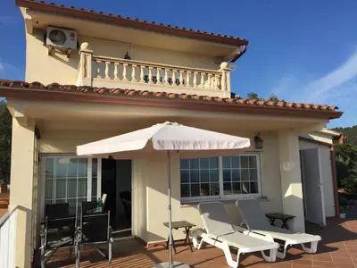 Un balcón o terraza de Villa Gardenia mit Pool und traumhaftem Meerblick
