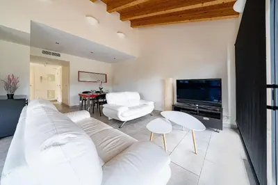 Una televisión o centro de entretenimiento en Apartaments Tee & Sea
