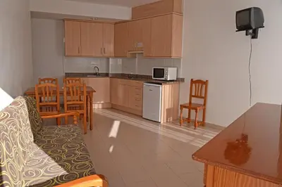 Una cocina o zona de cocina en Apartamentos AR Dosjoimi