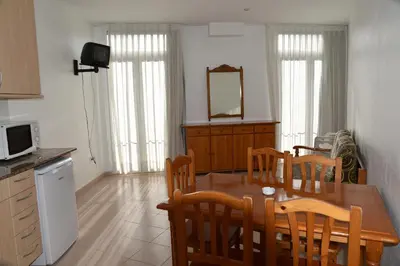 Una cocina o zona de cocina en Apartamentos AR Dosjoimi