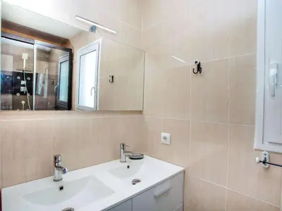 Un baño de Holiday Home Mercury by Interhome