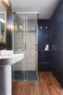 Un baño de Apartamento para 4 con terraza en el centro