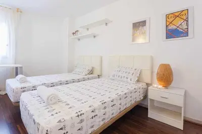 Cama o camas de una habitación en Apartamento para 4 con terraza en el centro