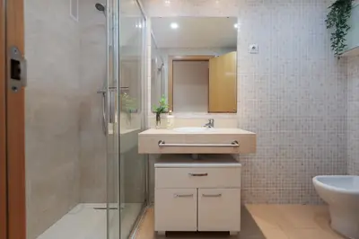 Un baño de Lets Holidays BEAUTIFUL APARTMENT with POOL TOSSA