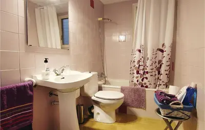 Un baño de Gorgeous Apartment In Pineda De Mar