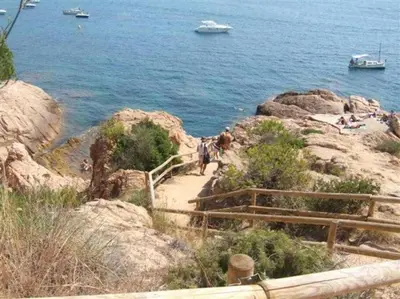 Plano de Costa Brava Sagaró frontbeach, cala acces