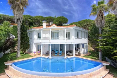 Piscina en o cerca de Al lado del mar 