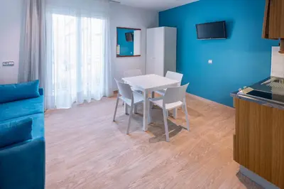 Una cocina o zona de cocina en GHT Balmes, Hotel-Aparthotel&SPLASH