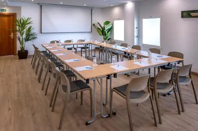 Zona business o sala de conferencias en GHT Maritim