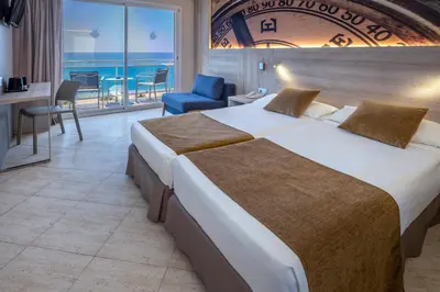 Cama o camas de una habitación en GHT Maritim