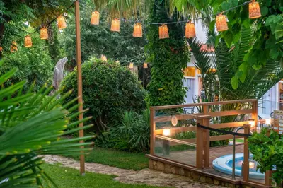 Jardín al aire libre en Hotel GHT Neptuno-Tossa & Venus SPA