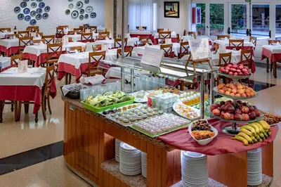 Comida en o cerca de este hotel