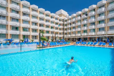 Piscina en o cerca de GHT Oasis Tossa & Spa