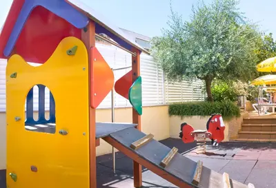 Zona de juegos infantil en GHT Oasis Tossa & Spa