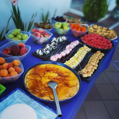 Comida en o cerca de este hotel