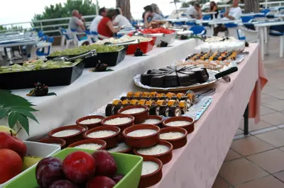 Comida en o cerca de este hotel