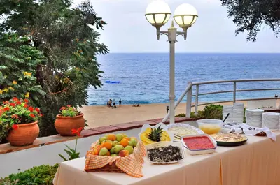 Comida en o cerca de este hotel