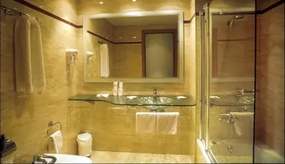 Un baño de Hotel Blaucel