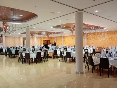 Un restaurante o sitio para comer en Hotel Blaucel