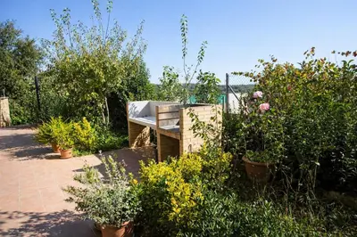Jardín al aire libre en Catalunya Casas Tranquil Costa Brava Retreat with private suite!
