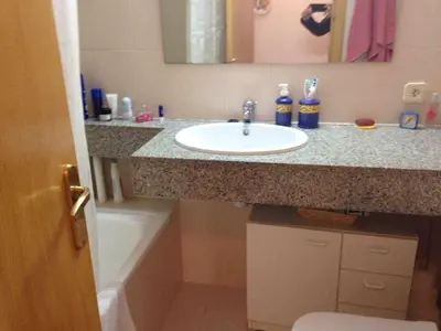 Un baño de Miquel 1 – Piso con Parking y Wifi en el Centro