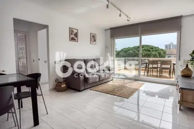 Zona de estar de Blanco Apartament per 6 persones a 5 minuts de la Platja Gran
