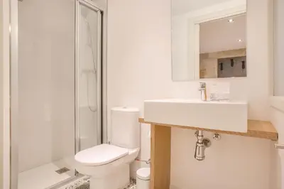 Un baño de Flateli - Plaça Catalunya 42