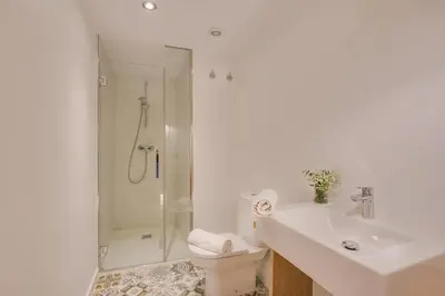 Un baño de Flateli - Plaça Catalunya 22