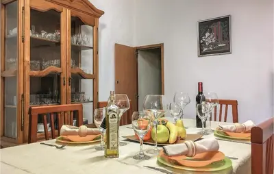Comida en o cerca de este apartamento