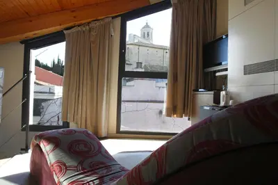 Una televisión o centro de entretenimiento en Hotel Museu Llegendes de Girona