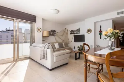 Una televisión o centro de entretenimiento en Lets Holidays NICE APARTMENT NEAR BEACH TOSSA