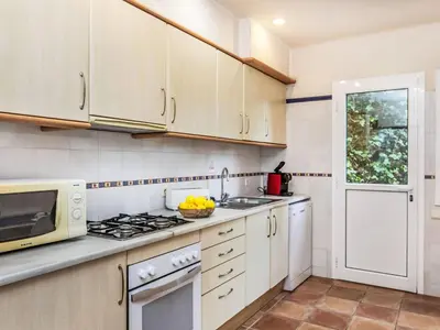Una cocina o zona de cocina en Holiday Home Xarmada Marco by Interhome