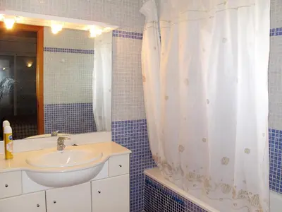 Un baño de Holiday Home Bretos by Interhome