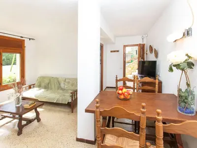 Una televisión o centro de entretenimiento en Apartment S'Esquirols Nº5 by Interhome
