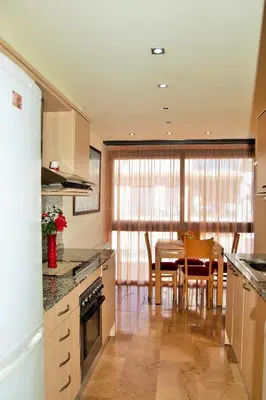 Una cocina o zona de cocina en Apartamento Ainara Garden Family