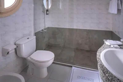 Un baño de Hotel Sorrabona