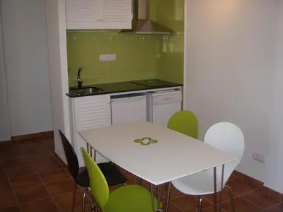 Una cocina o zona de cocina en Los Pinos Apartament per 4 persones amb piscina comunitària a l'urbanització Los Pinos