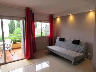 Zona de estar de Apartament per 4 persones a Doctor Fleming a 5 minuts de la Platja Gran