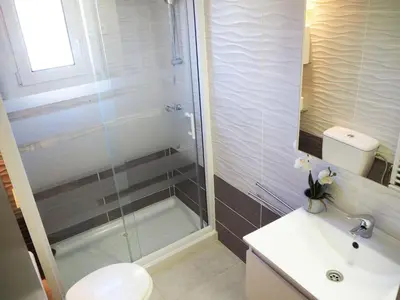 Un baño de Apartament per 4 persones a Doctor Fleming a 5 minuts de la Platja Gran