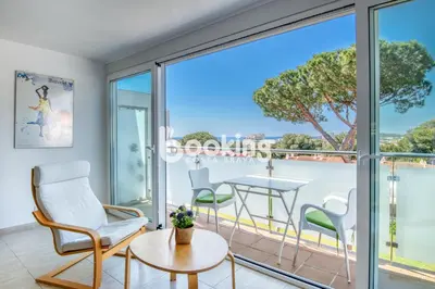 Un balcón o terraza de Kaminias II Apartament per 4 persones a Politur