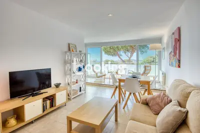Una televisión o centro de entretenimiento en Kaminias II Apartament per 4 persones a Politur