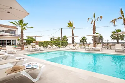Piscina en o cerca de Malgrat de Mar Beachfront Village